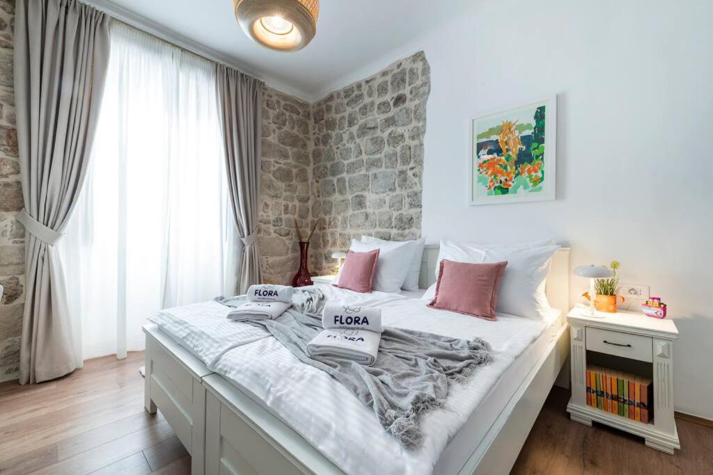 Flora-Heartbeat Old City Three Bedrooms Apartment Дубровник Екстериор снимка