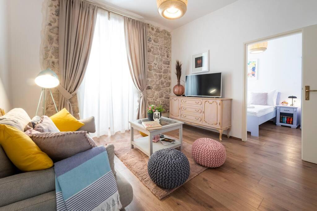 Flora-Heartbeat Old City Three Bedrooms Apartment Дубровник Екстериор снимка