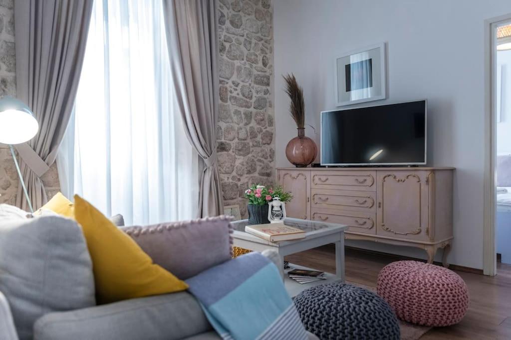 Flora-Heartbeat Old City Three Bedrooms Apartment Дубровник Екстериор снимка