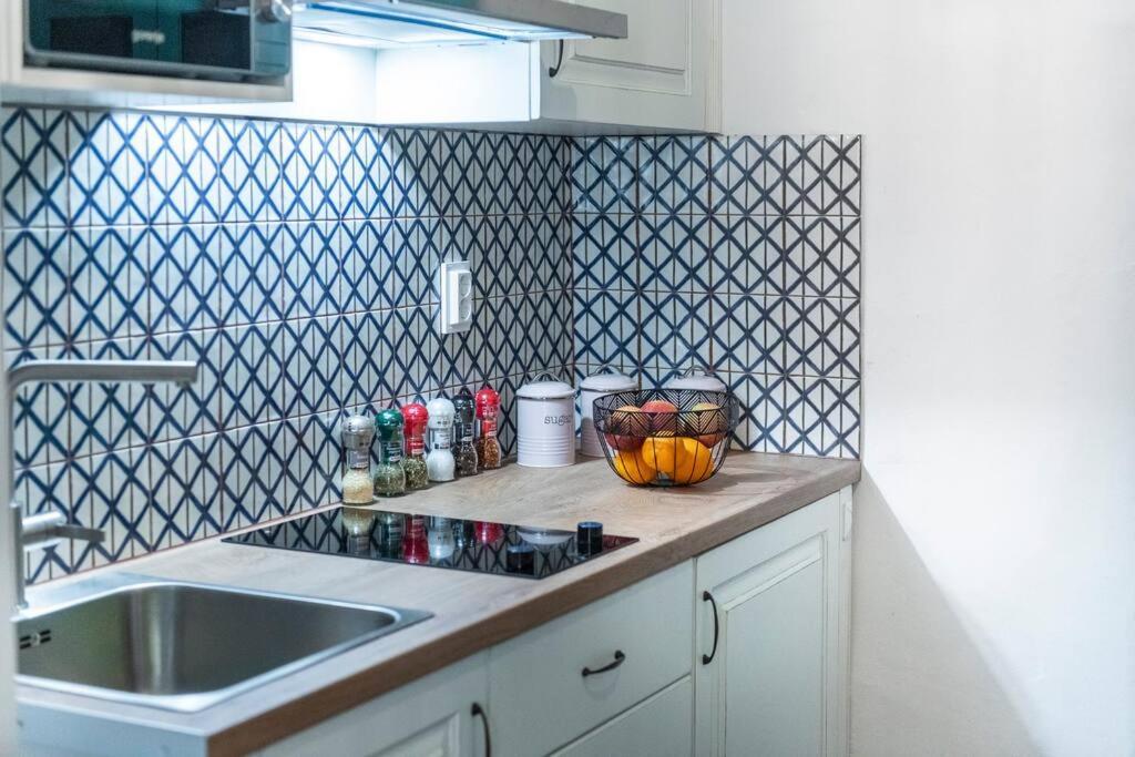 Flora-Heartbeat Old City Three Bedrooms Apartment Дубровник Екстериор снимка