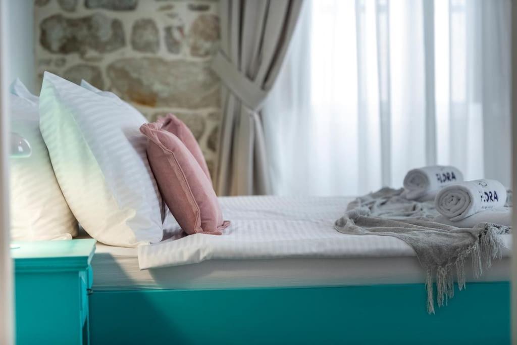 Flora-Heartbeat Old City Three Bedrooms Apartment Дубровник Екстериор снимка