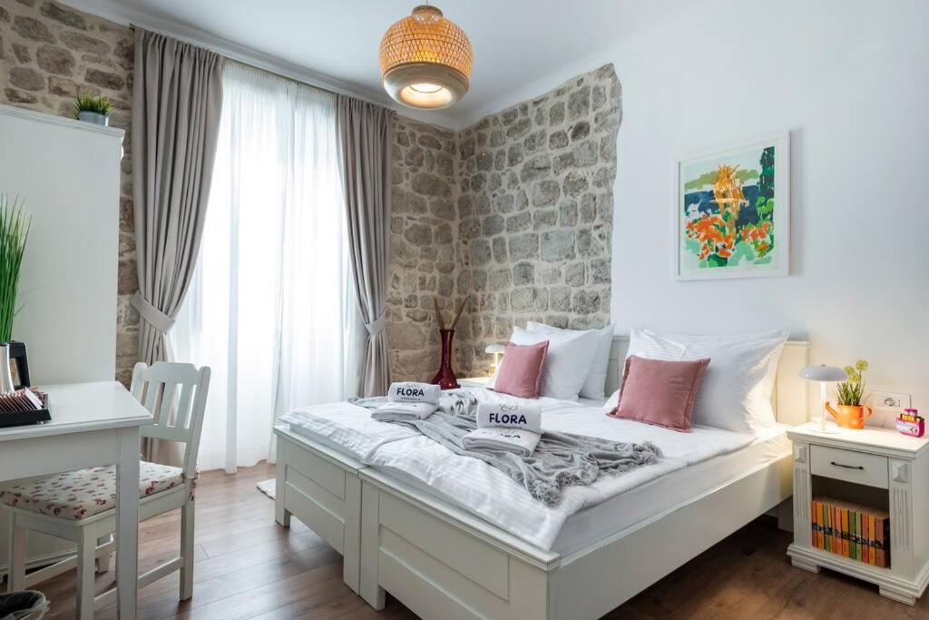 Flora-Heartbeat Old City Three Bedrooms Apartment Дубровник Екстериор снимка