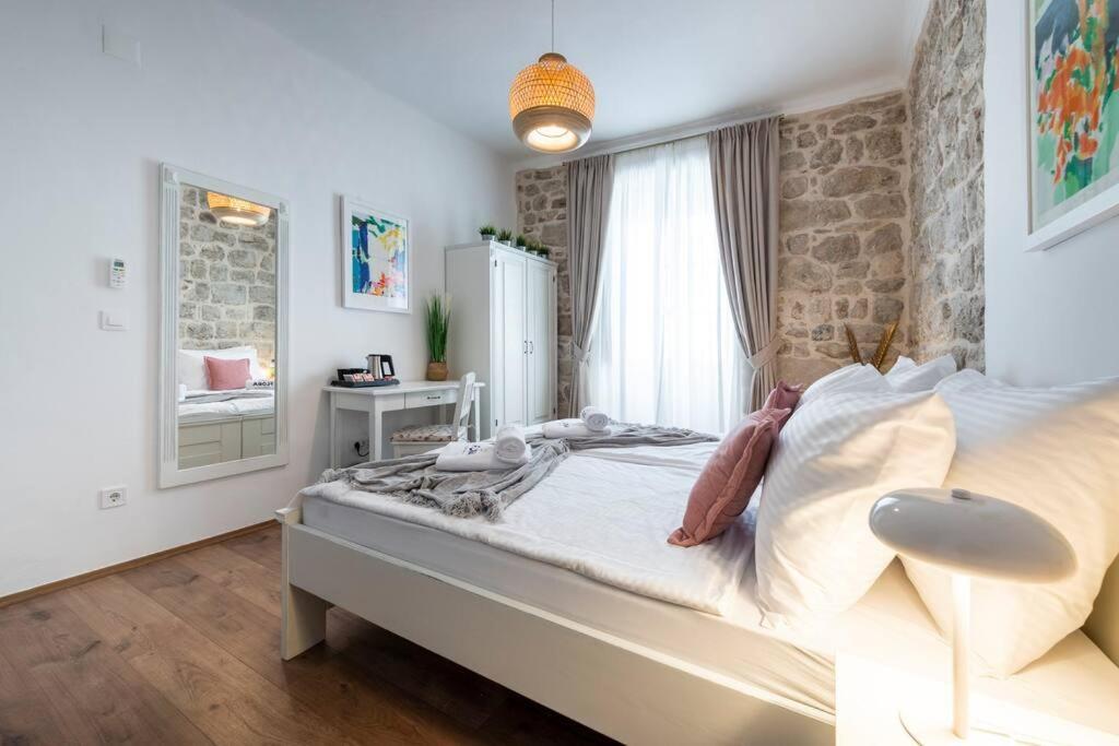 Flora-Heartbeat Old City Three Bedrooms Apartment Дубровник Екстериор снимка