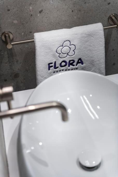 Flora-Heartbeat Old City Three Bedrooms Apartment Дубровник Екстериор снимка