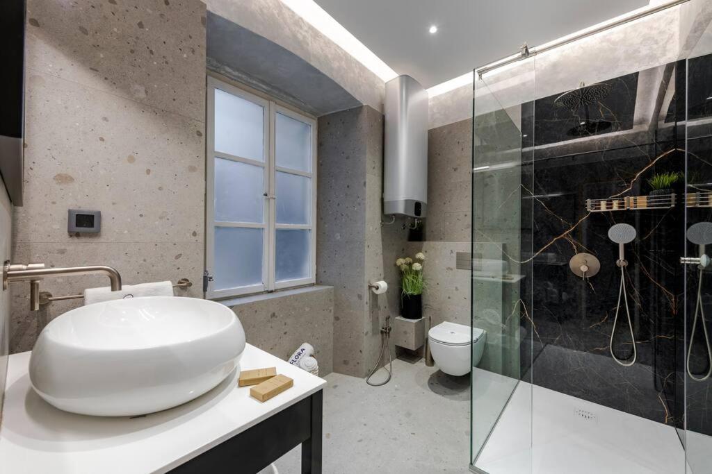 Flora-Heartbeat Old City Three Bedrooms Apartment Дубровник Екстериор снимка