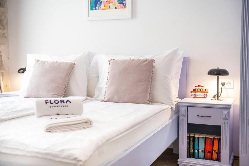 Flora-Heartbeat Old City Three Bedrooms Apartment Дубровник Екстериор снимка
