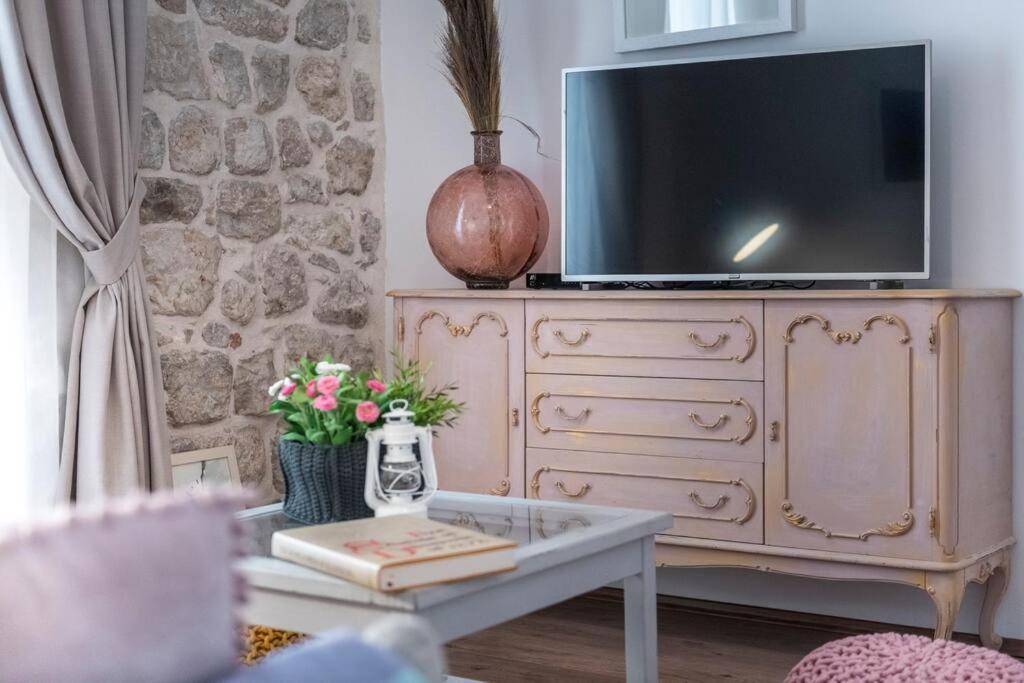 Flora-Heartbeat Old City Three Bedrooms Apartment Дубровник Екстериор снимка